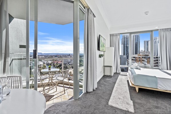 In-room safe, iron/ironing board, free WiFi, bed sheets - Comfy Standard Studio Unit in Surfers Paradise. LEG 1302 - 5N - NB (Surfers Paradise)