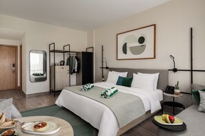 Premium bedding, in-room safe, laptop workspace, blackout curtains