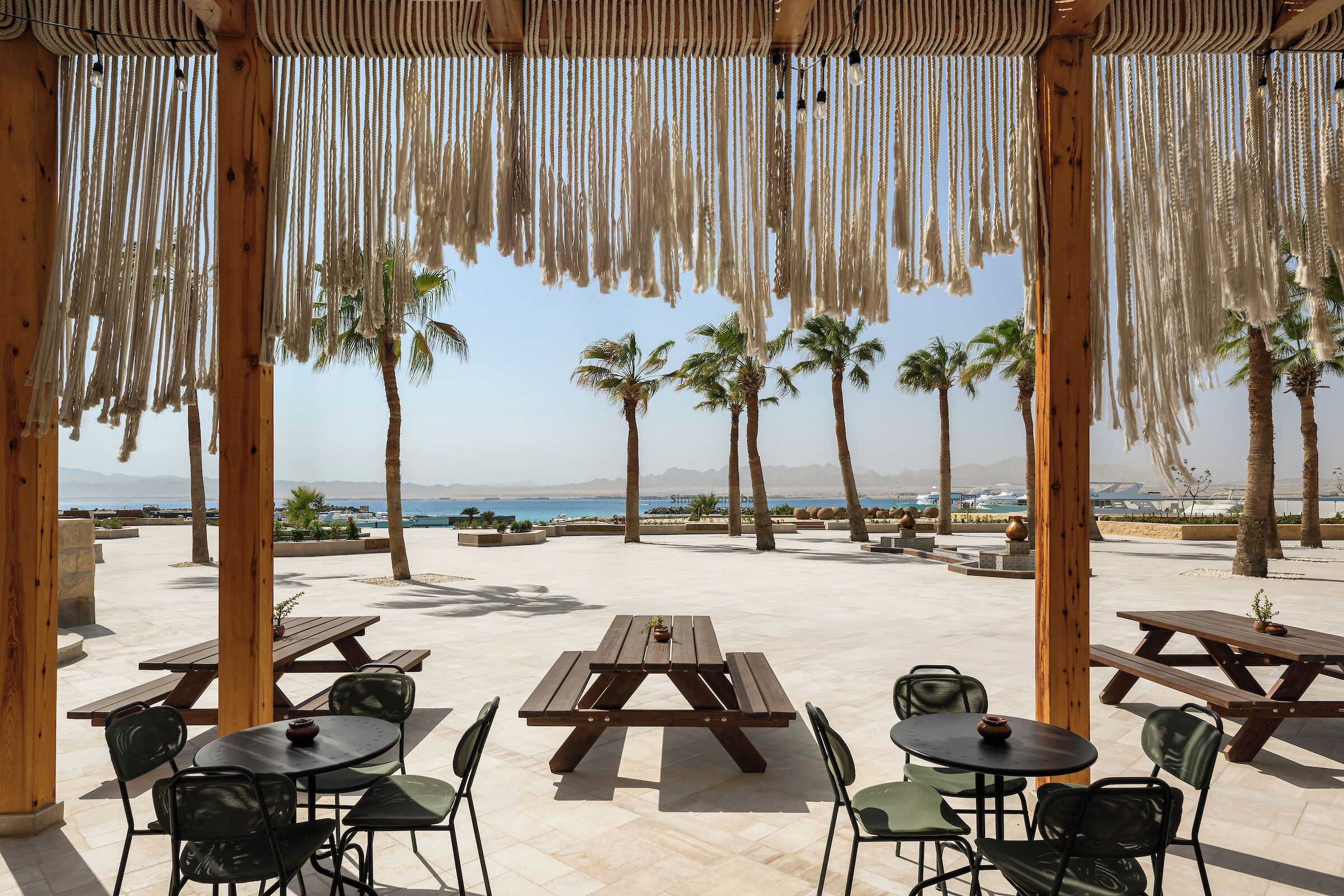 Privat strand i nærheten, buss til stranden (inkludert) og solsenger