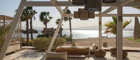 Private beach nearby, free beach shuttle, sun-loungers, beach umbrellas