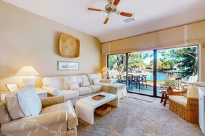 TV - Lakefront townhouse with share pool, W/D, WiFi, Onsite Golf (Miramar Beach)