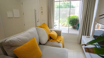 Basic-Villa | Wohnbereich | Flachbildfernseher