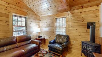 電視、壁爐、DVD 播放機、乒乓球設施