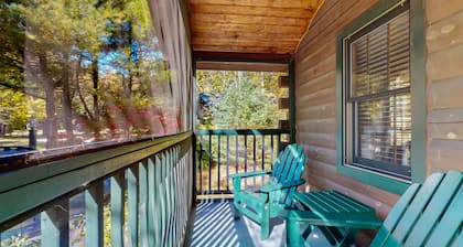 Escape to a dog-friendly cabin w/streaming, kitchen, fireplace & nature nearby