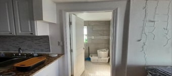 Cozy studio in beautiful Daytona Beach with AC and off-street parking