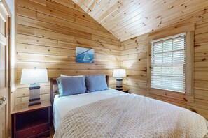 2 bedrooms, iron/ironing board, internet, bed sheets