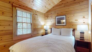 2 bedrooms, iron/ironing board, internet, bed sheets