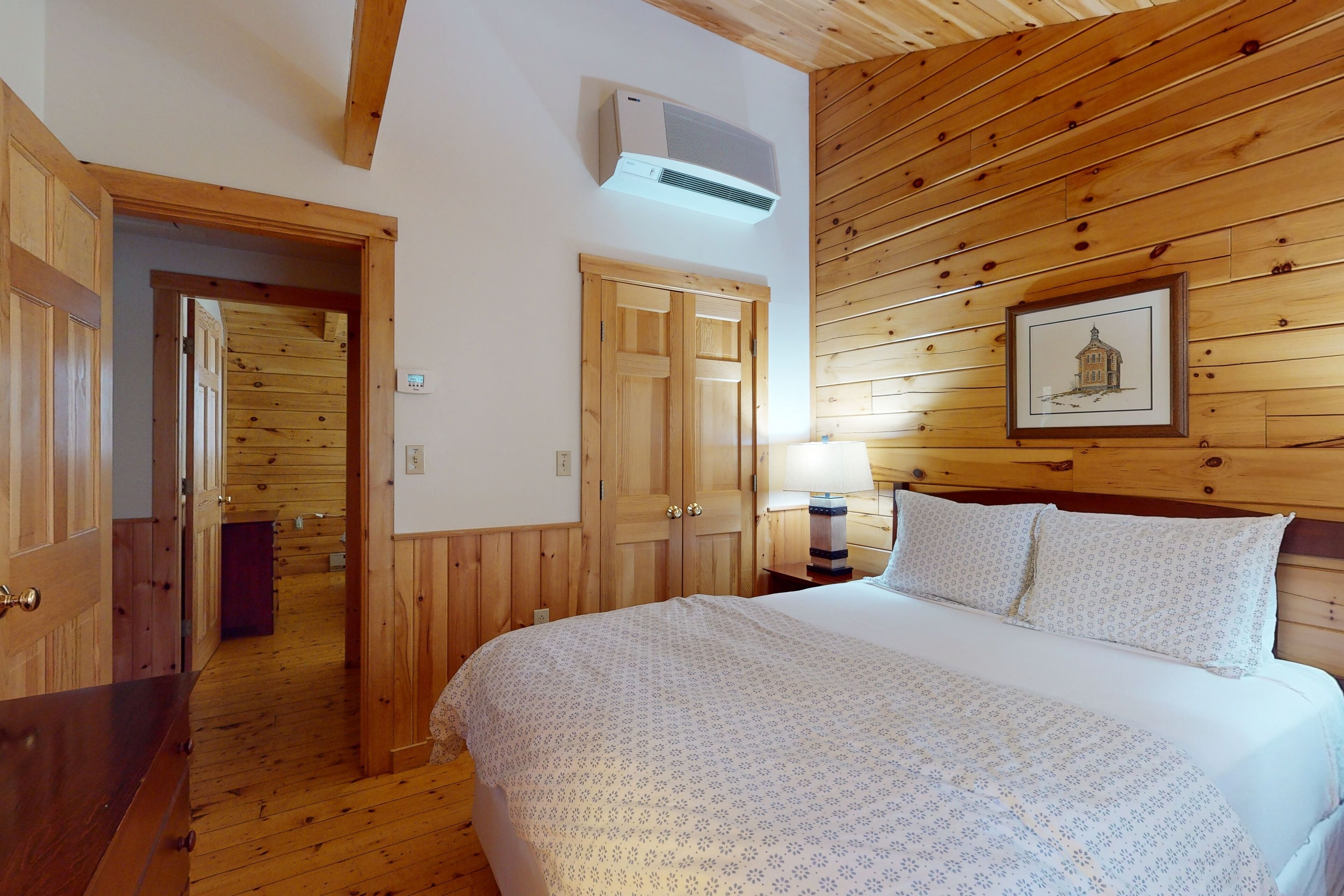 2 bedrooms, iron/ironing board, Internet, bed sheets