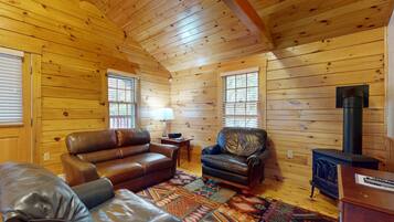 電視、壁爐、DVD 播放機、乒乓球設施