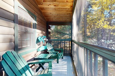 Family-friendly cabin with fireplace, kitchen, hiking & plenty of fun