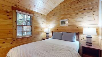 2 bedrooms, iron/ironing board, internet, bed sheets