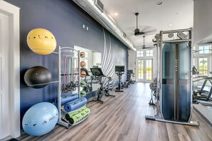 Fitness facility - Gorgeous home with ocean views, balconies, elevator & pond - steps from beach! (Port Aransas)