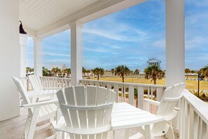 Terrace/patio - Gorgeous home with ocean views, balconies, elevator & pond - steps from beach! (Port Aransas)