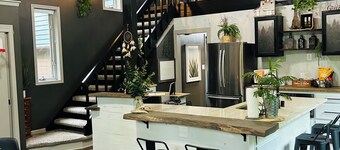 One-of-a-kind Blue Tree House Retreat • Holy Hill Getaway • Hiking Trails