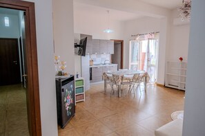 Dining - Casa Vacanza "Apri il Cancello e sei in Acqua" (Vibo Marina)