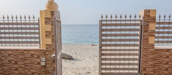 Casa Vacanza "Apri il Cancello e sei in Acqua"