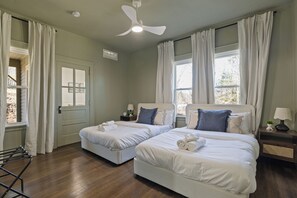 10 soverom, strykejern/-brett, wi-fi og sengetøy