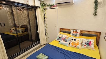 1 bedroom, iron/ironing board, WiFi, bed sheets