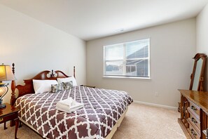 5 bedrooms, Internet, bed sheets - Ocean View Beach Club house with shared pool, sports courts, & gym (Ocean View)