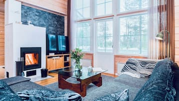 Smart-TV, Kamin, DVD-Player, Bücher