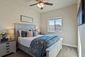 4 bedrooms, desk, iron/ironing board, travel cot