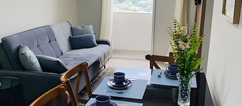 APTO prox Ponte amizade 5 pessoas com AC