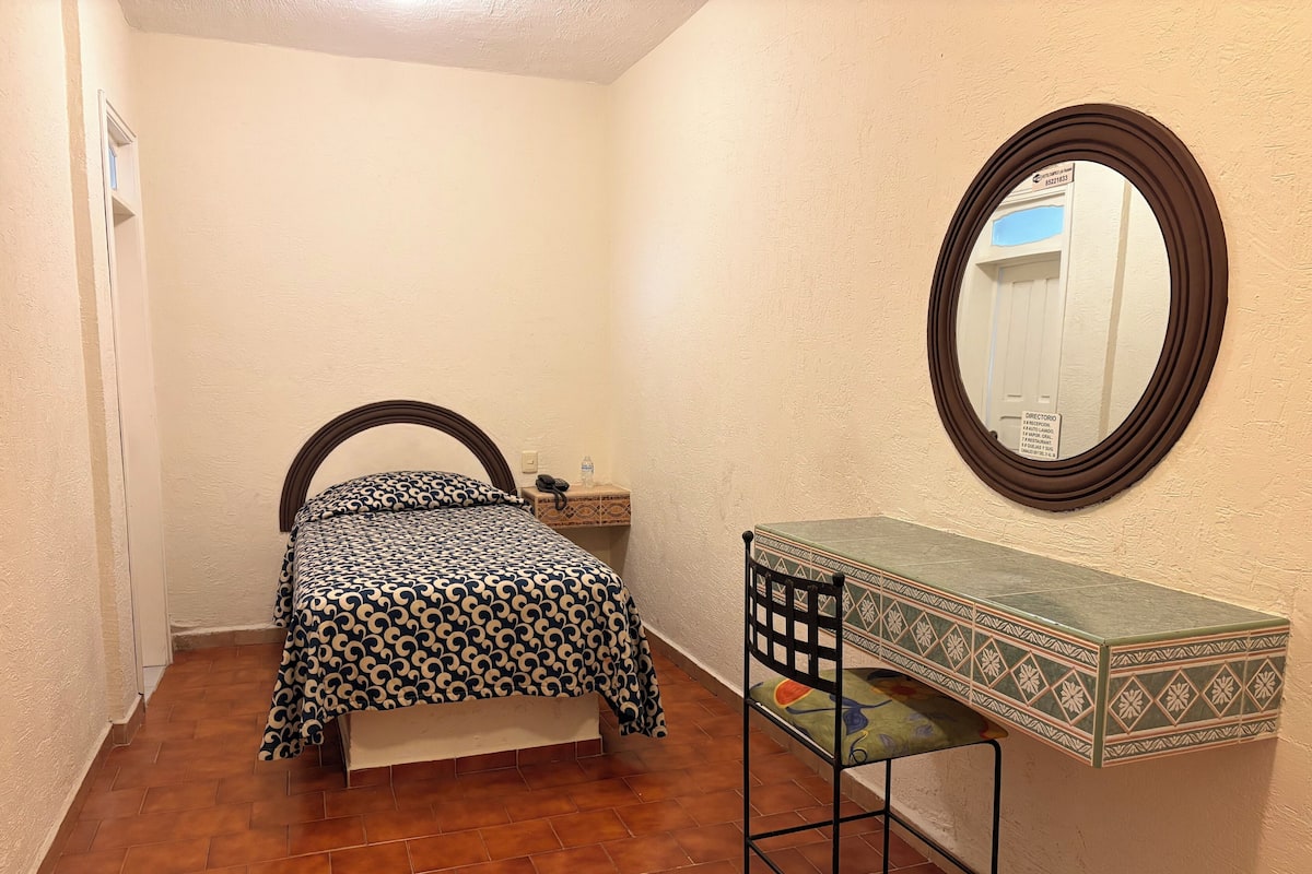 Camera Basic, 1 letto singolo, aria condizionata | Copriletto in piuma, con stile personalizzato