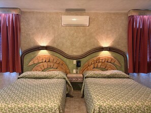 Phòng đôi phong cách cổ điển, 2 giường đôi | Chăn bông, trang trí khác biệt 