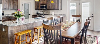 Spacious brand new home w/ mountain views, gas fireplace & firepit