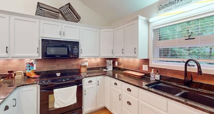 Peaceful 4BR Home with Screened in Porch and balcony with a water view