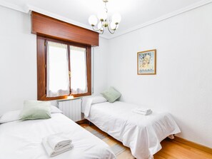4 chambres, fer et planche à repasser, accès Internet, draps fournis
