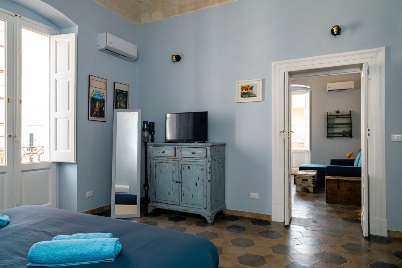 1 bedroom, desk, WiFi, bed sheets