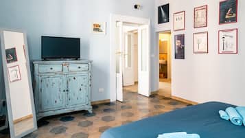 1 bedroom, desk, WiFi, bed sheets