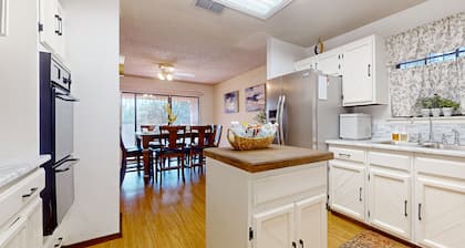 Spacious family retreat close to park, with WiFi, central AC, W/D, work space