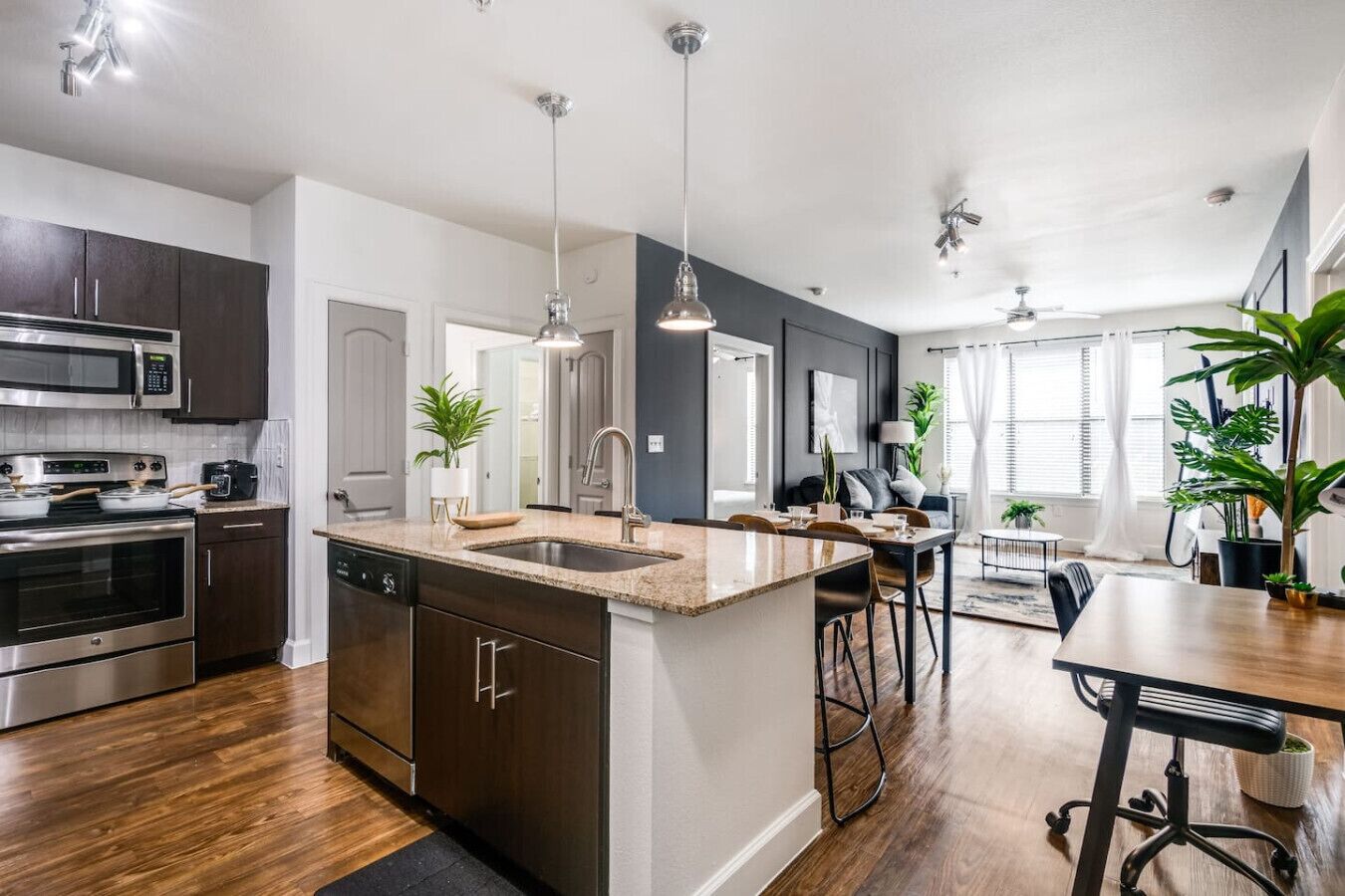 Refrigerador, microondas, horno y parrilla de estufa 