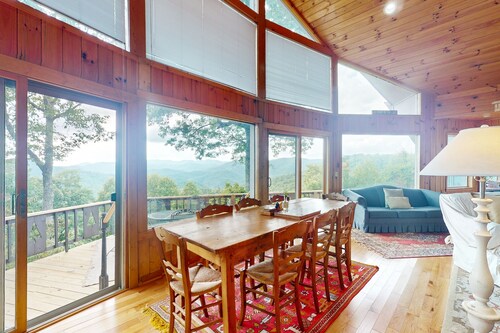Mountain view house with large deck and close to nature