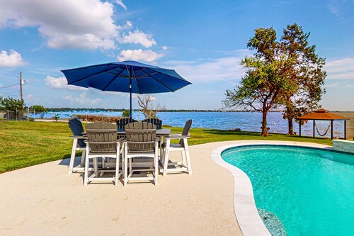 2-bedroom cozy guest home with, gym, patio, shared pool and views