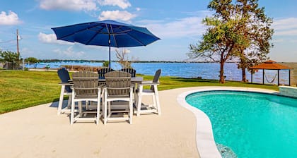 2-bedroom cozy guest home with, gym, patio, shared pool and views