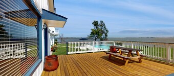 Main home with guest house & private pool