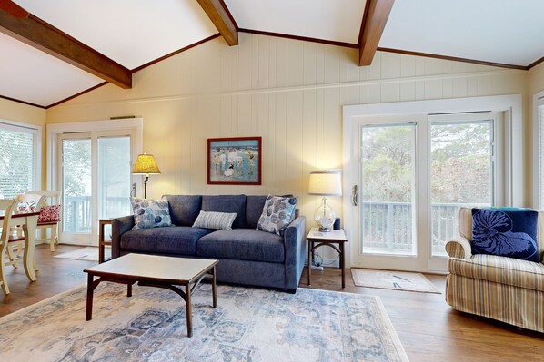 TV, DVD player - Gorgeous private home, great for families and close to beach (Miramar Beach)