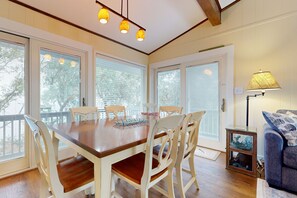 Dining - Gorgeous private home, great for families and close to beach (Miramar Beach)