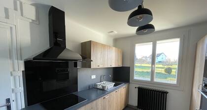 Petite maison entiÚrement rénovée, à 2 minutes à du site médiéval de Bridiers