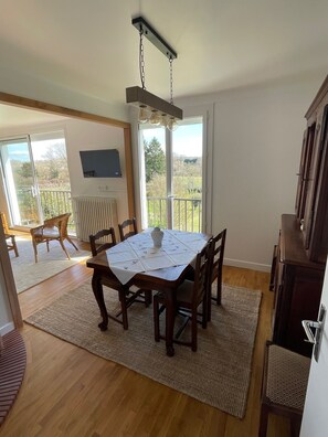 Dining - Small house entirely renovated, 2 minutes from the medieval site of Bridiers (La Souterraine)