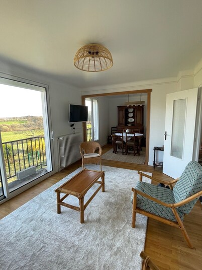 Small house entirely renovated, 2 minutes from the medieval site of Bridiers