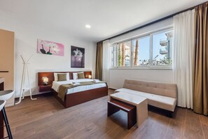 Tabla de planchar con plancha, wifi y ropa de cama 