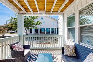 Terrace/patio - Charming duplex with patio, W/D, central AC & steps to beach (Murrells Inlet)