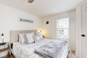 2 bedrooms, iron/ironing board, Internet, bed sheets