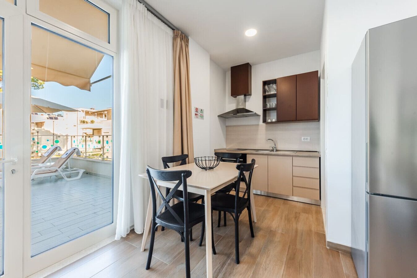 Fridge, oven, stovetop, cookware/dishes/utensils