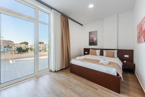 1 slaapkamer, een strijkplank/strijkijzer, wifi, beddengoed