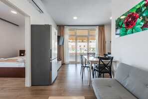 1 habitación, tabla de planchar con plancha, wifi y ropa de cama
